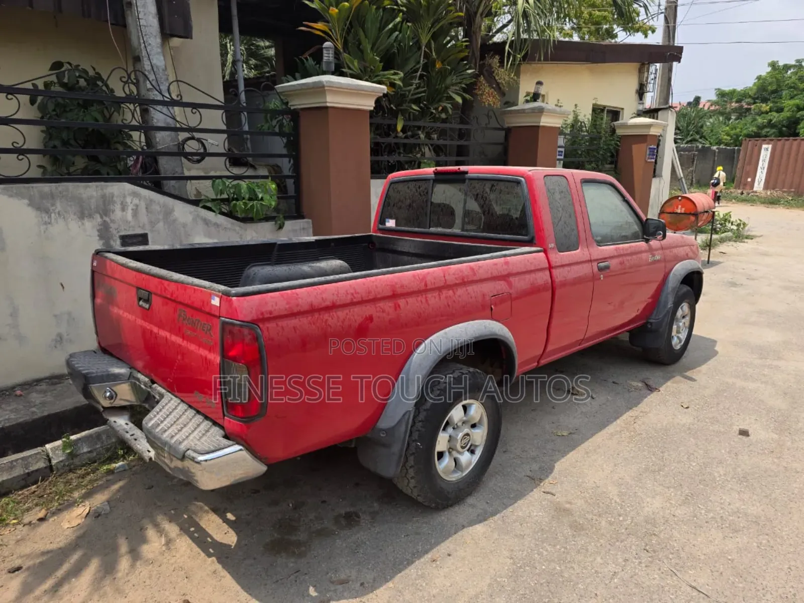Nissan Frontier XE 4x2 King Cab 116.1 in. WB 2000 Red