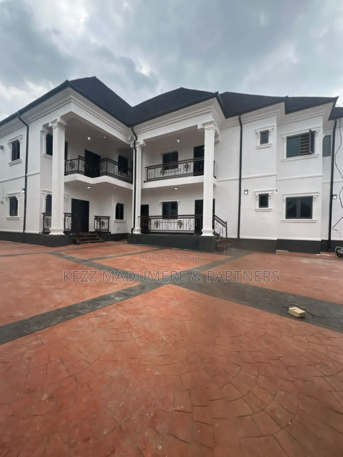 4bdrm Block of Flats in Heartland Court for sale