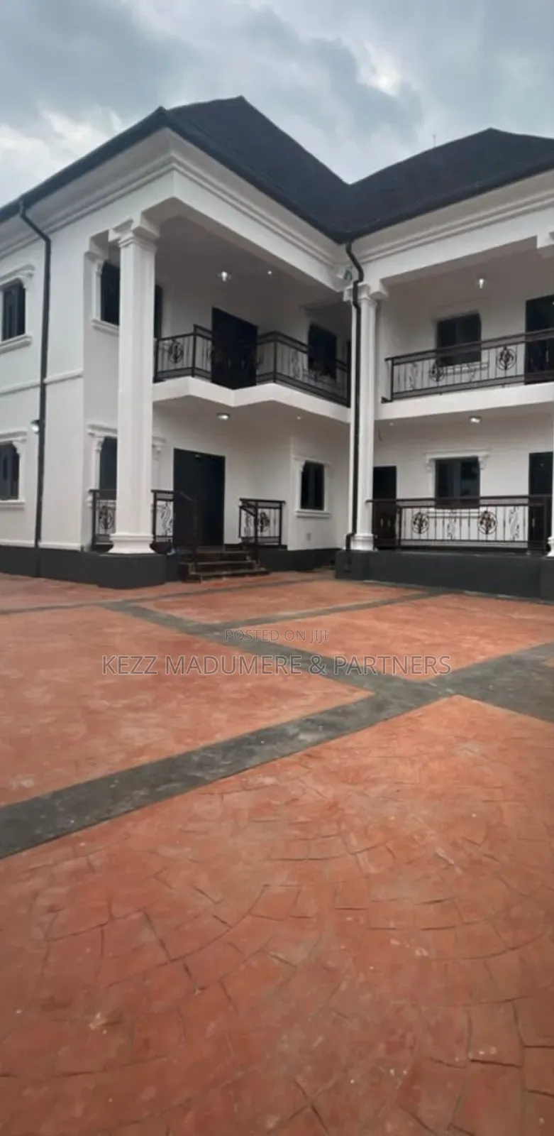 4bdrm Block of Flats in Heartland Court for sale