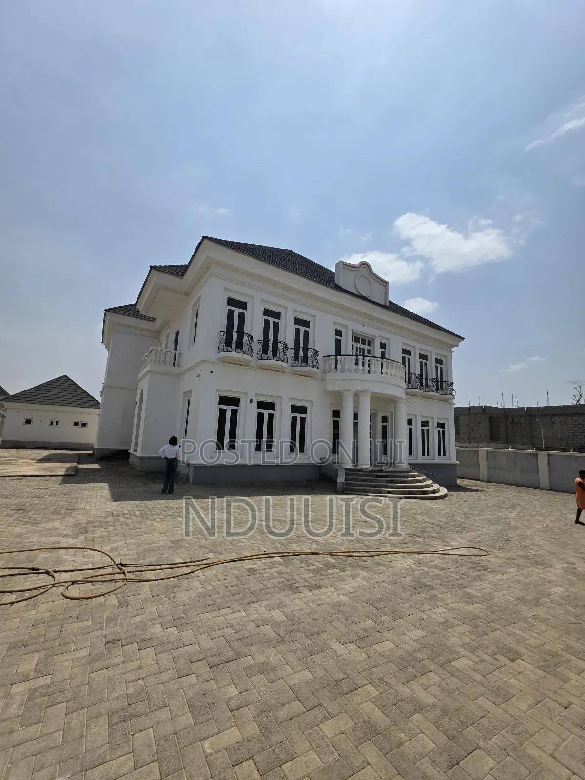 5bdrm Duplex in Guzape District for sale