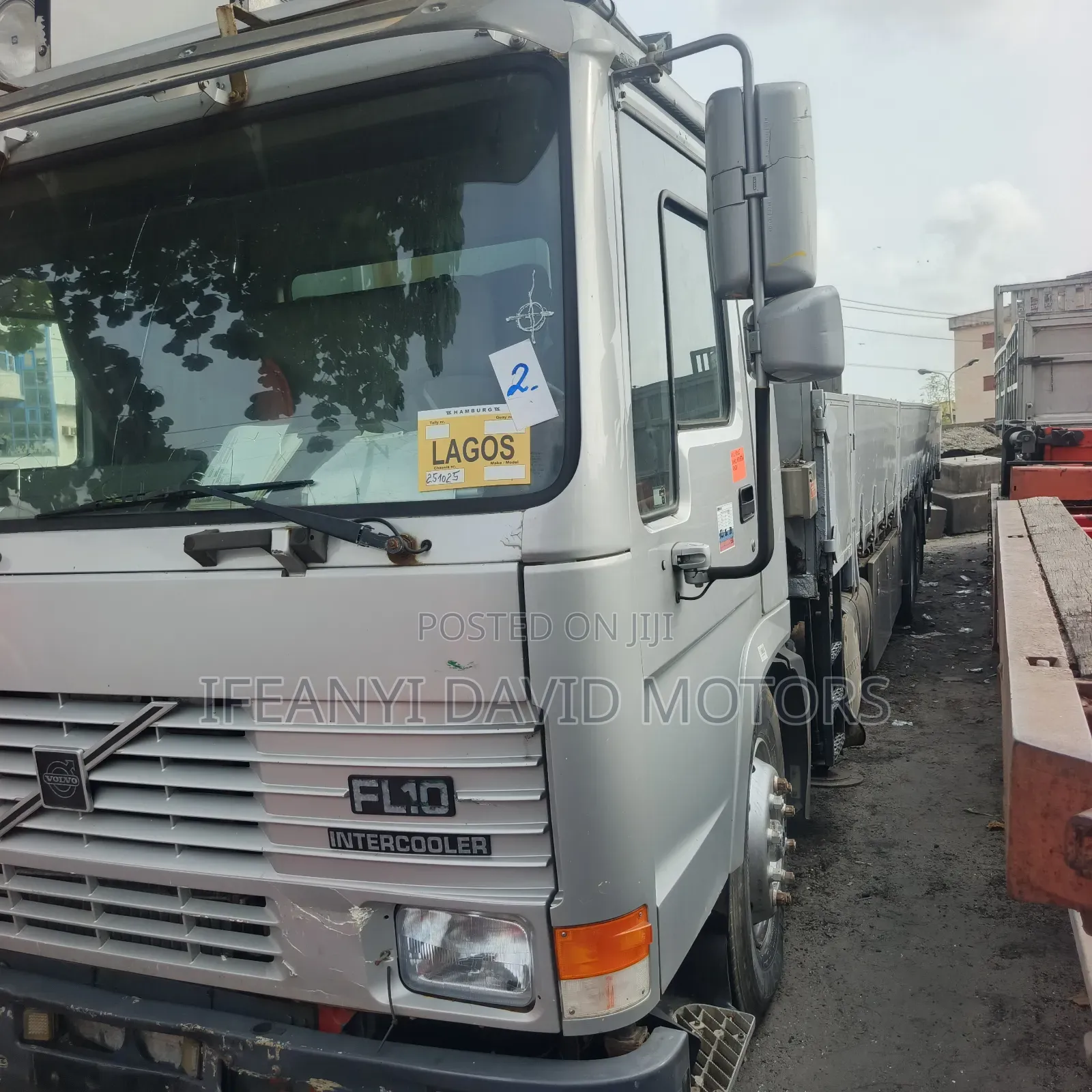 Volvo Fl10 30ft Bucket With Hiab 4.5tons Tokunbo