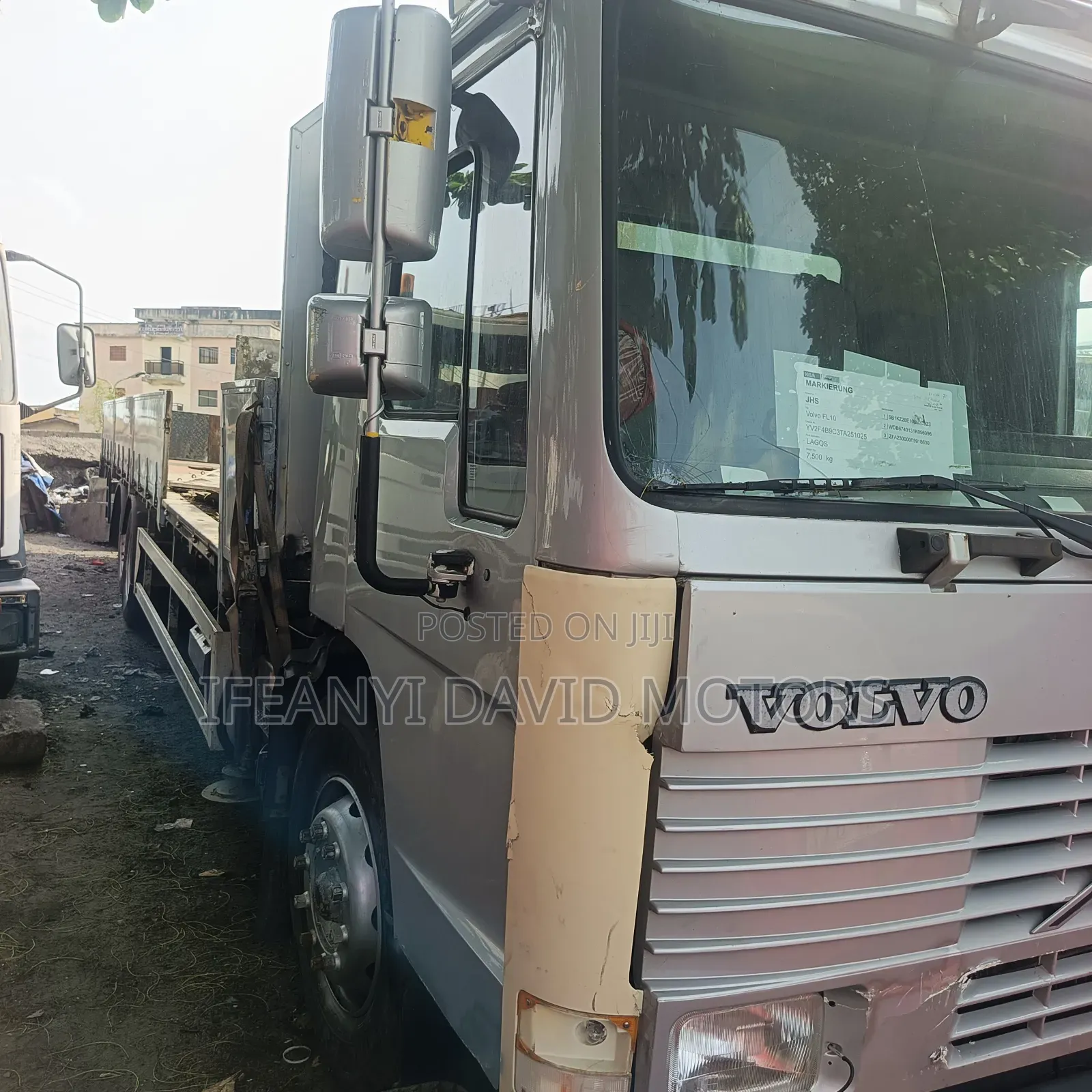 Volvo Fl10 30ft Bucket With Hiab 4.5tons Tokunbo