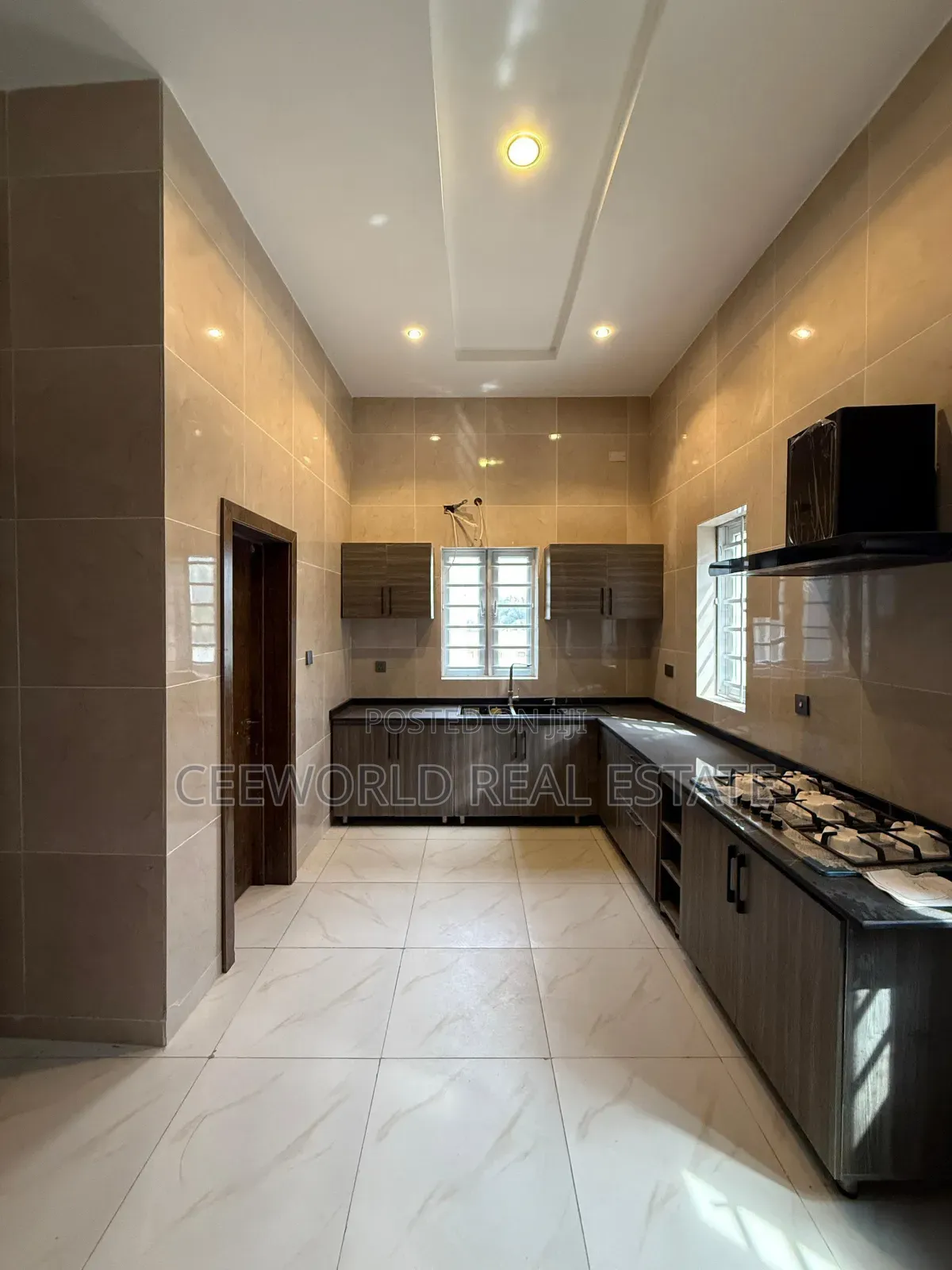 5bdrm Duplex in Engr Lere Adigun Gra, Basorun for rent