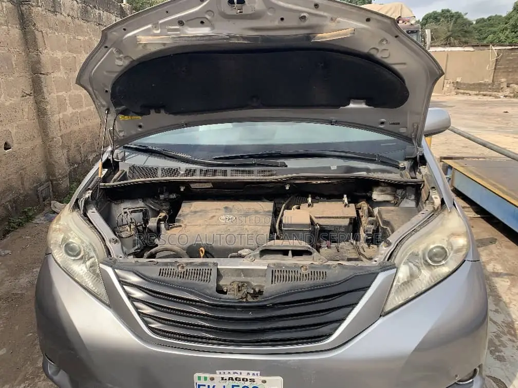 Toyota Sienna XLE 7 Passenger 2012 Silver