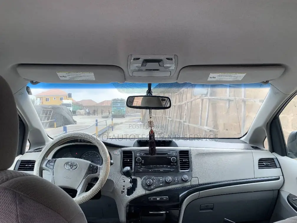 Toyota Sienna XLE 7 Passenger 2012 Silver