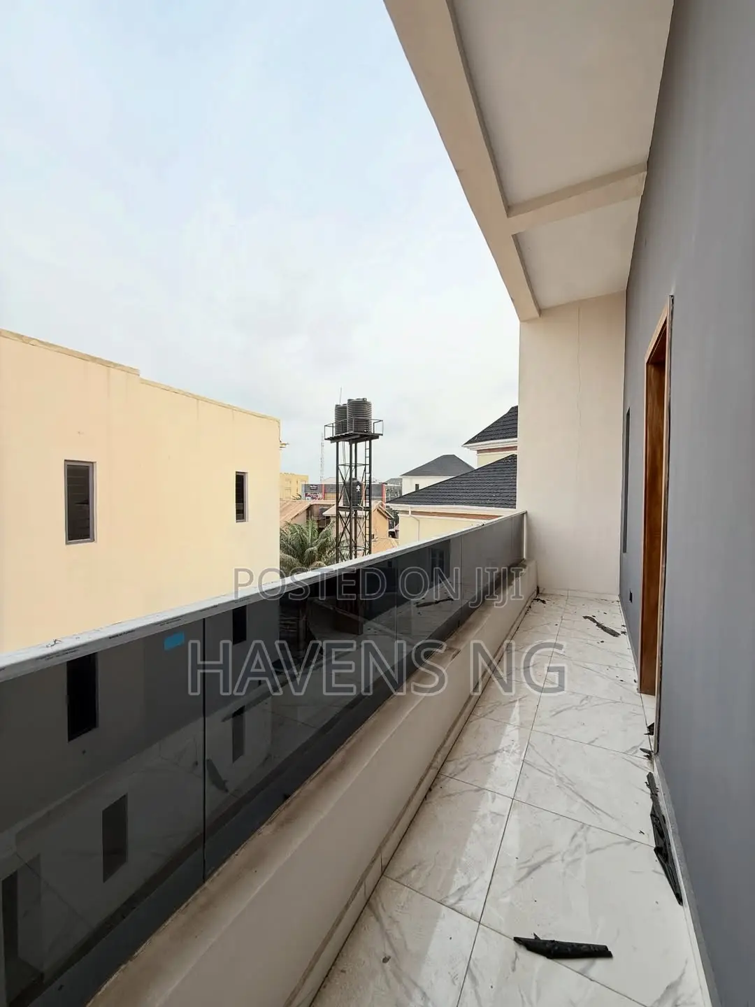 4bdrm Duplex in Chevron for sale