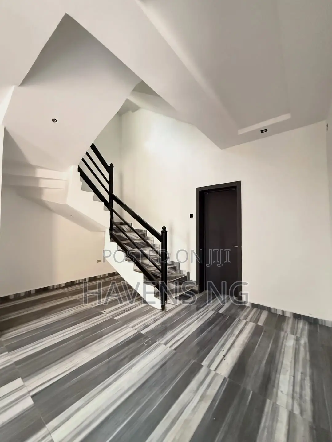 4bdrm Duplex in Chevron for sale
