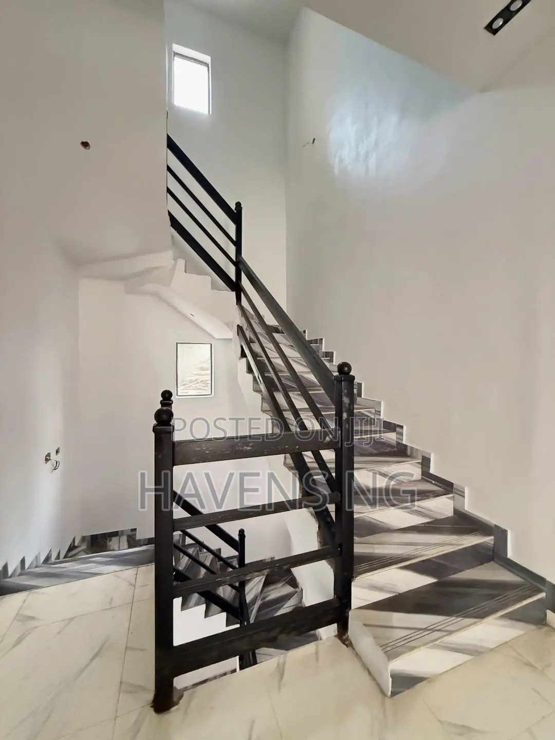 4bdrm Duplex in Chevron for sale