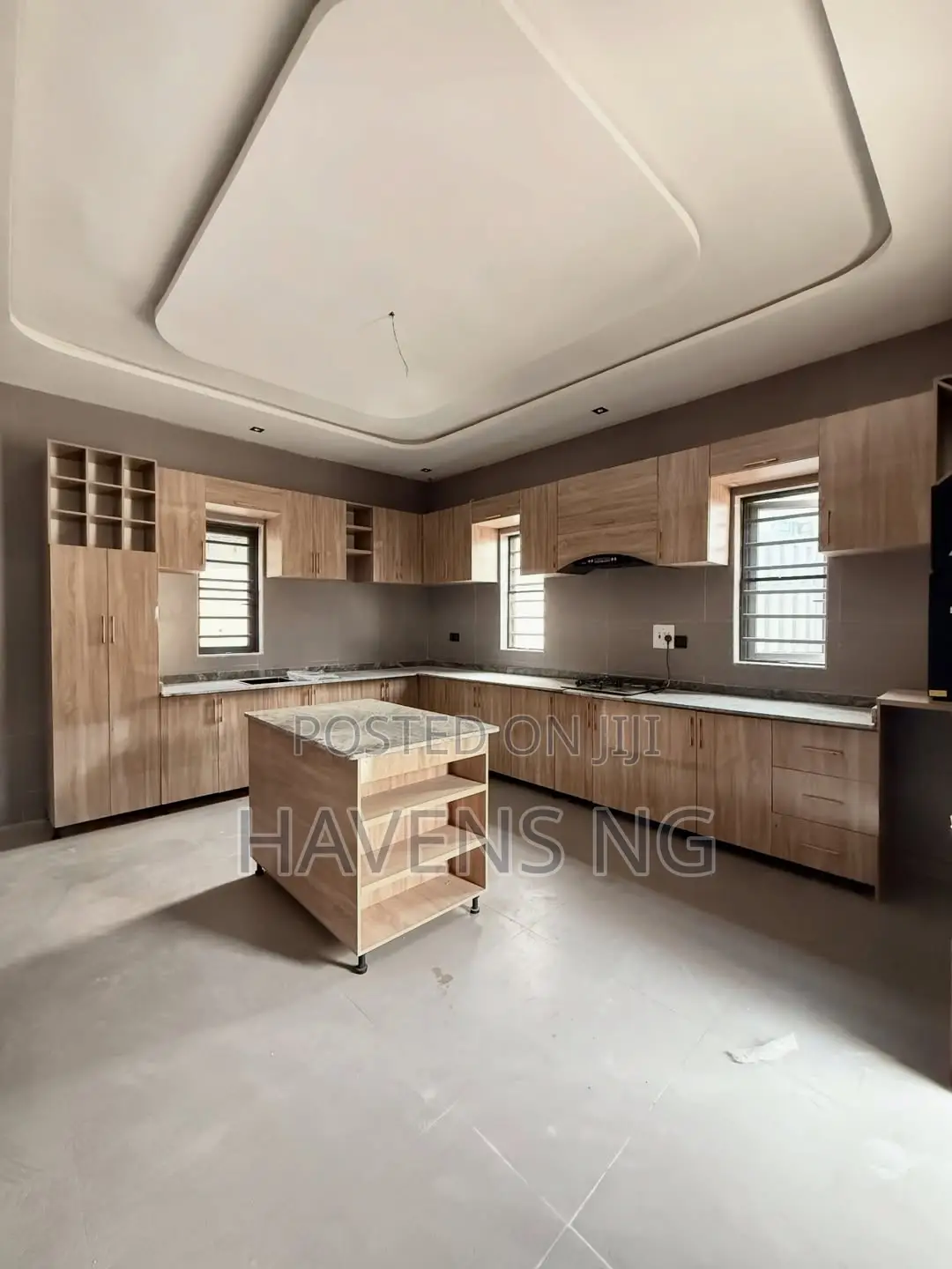 4bdrm Duplex in Chevron for sale