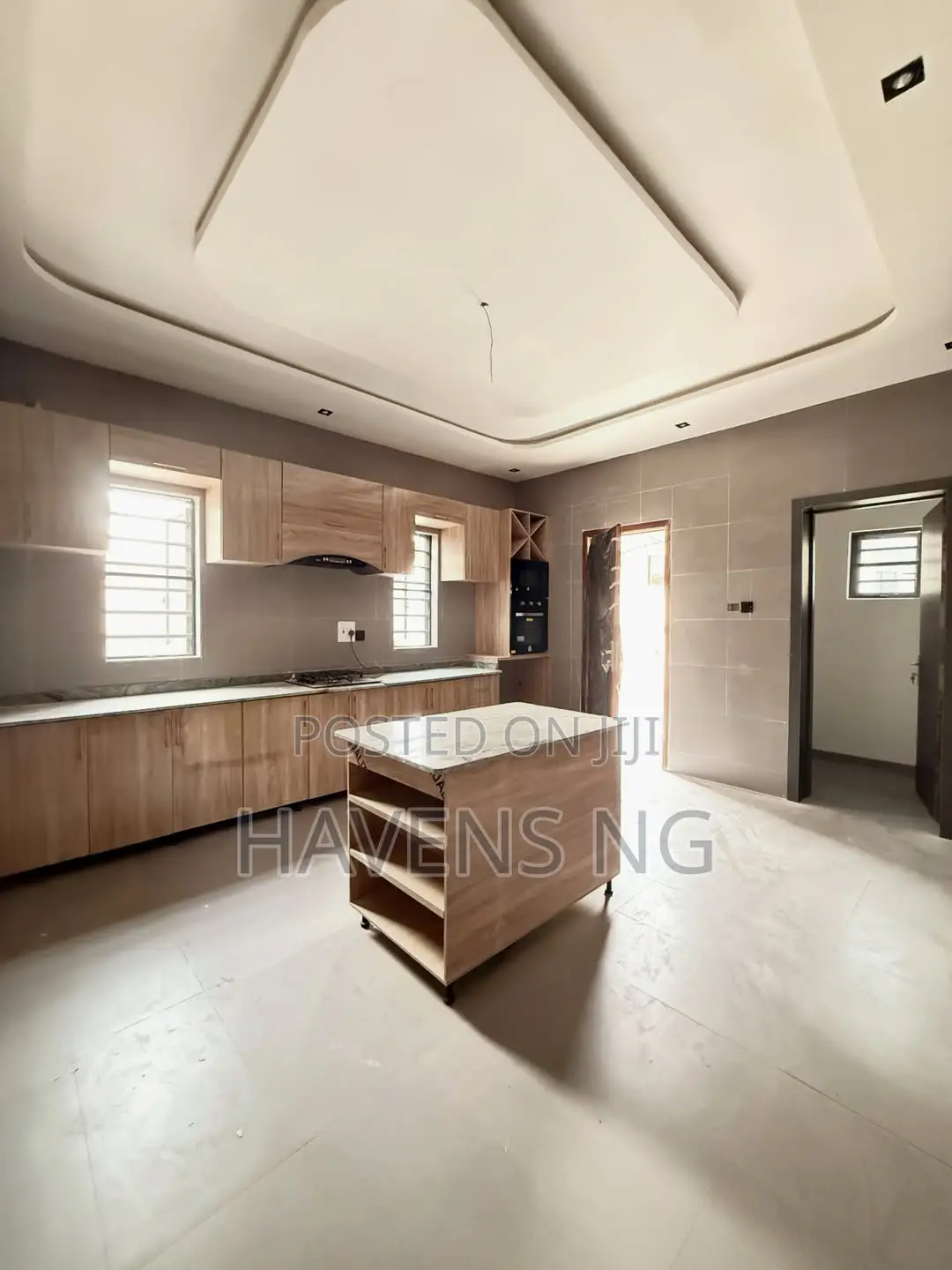 4bdrm Duplex in Chevron for sale