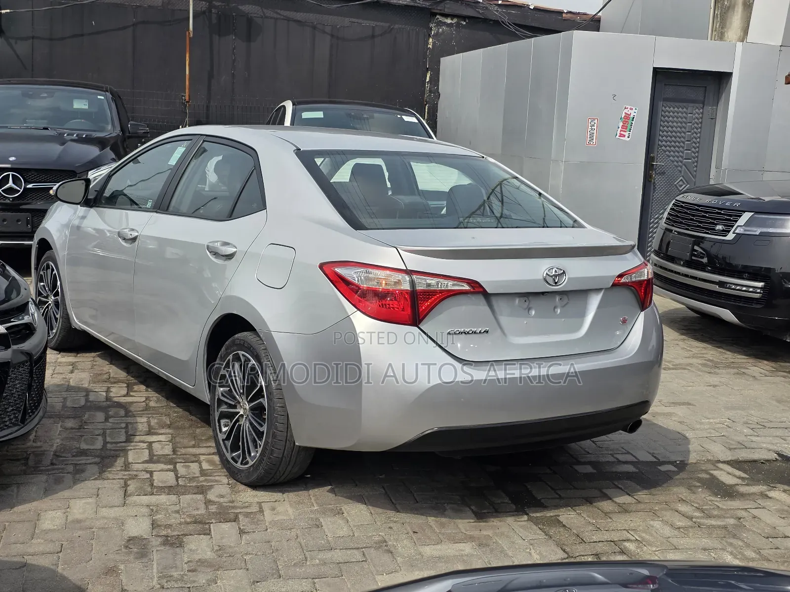 Toyota Corolla LE 4dr Sedan (1.8L 4cyl CVT) 2015 White