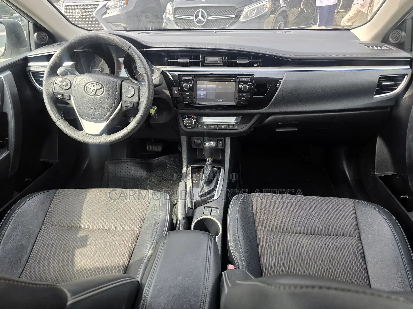 Toyota Corolla LE 4dr Sedan (1.8L 4cyl CVT) 2015 White