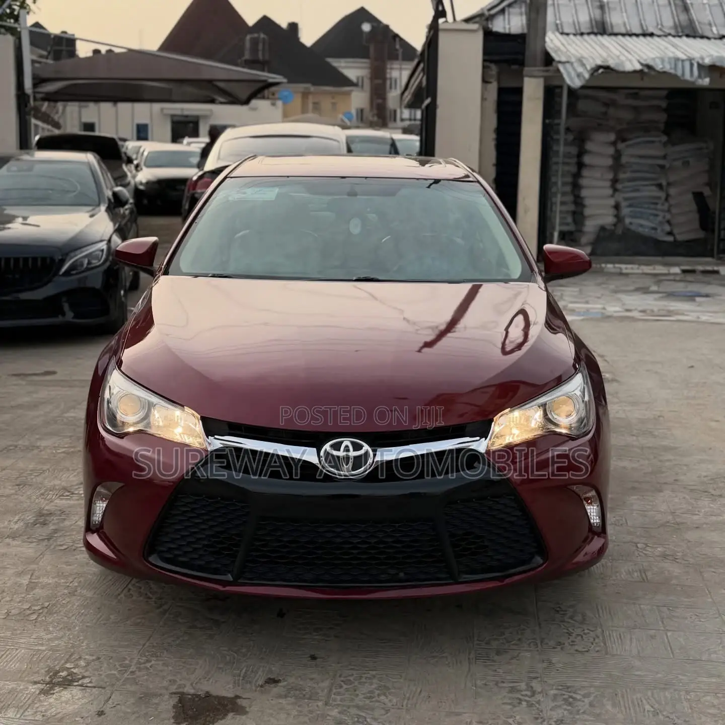 Toyota Camry XLE 4dr Sedan (2.5L 4cyl 6A) 2016 Red