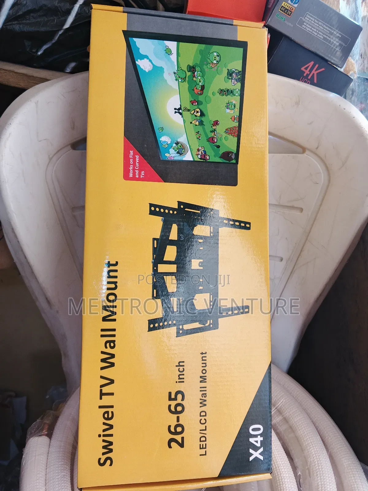 Adjustable Tv Hanger. 26' to 65'