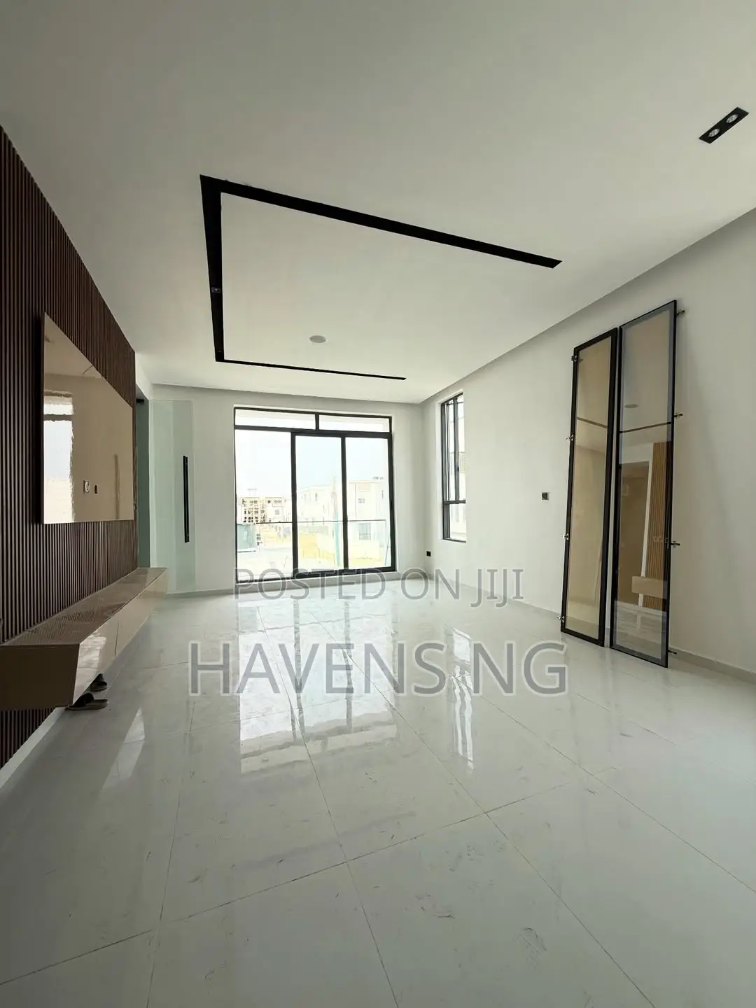 4bdrm Duplex in Chevron for sale