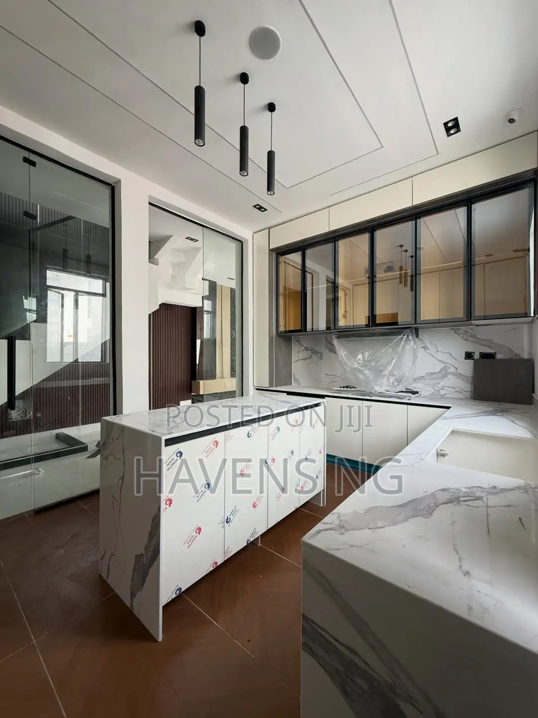 4bdrm Duplex in Chevron for sale