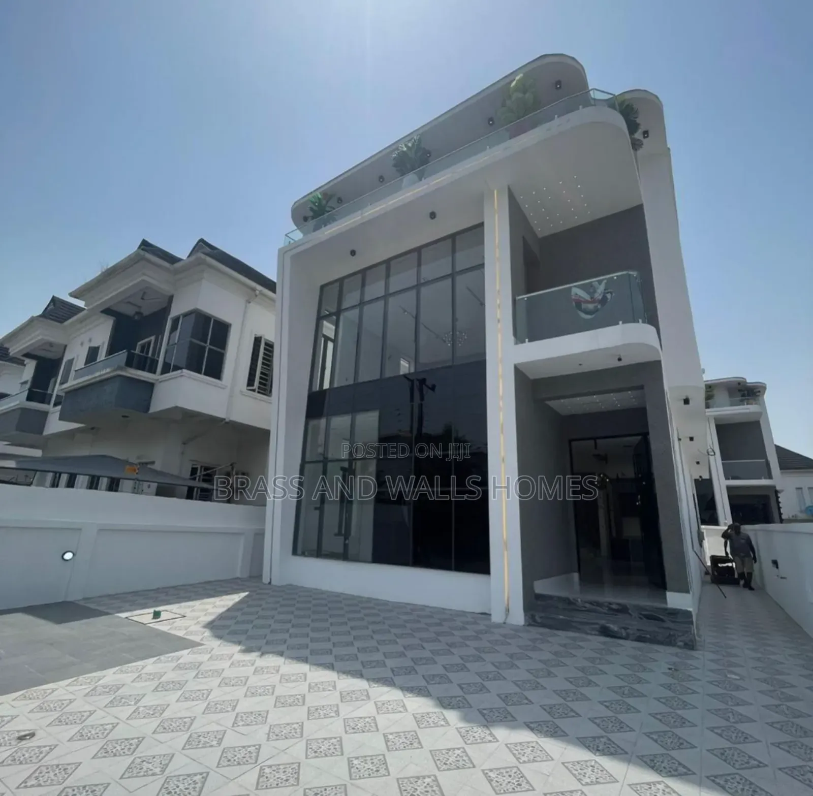 Furnished 5bdrm Duplex in Chevron for sale