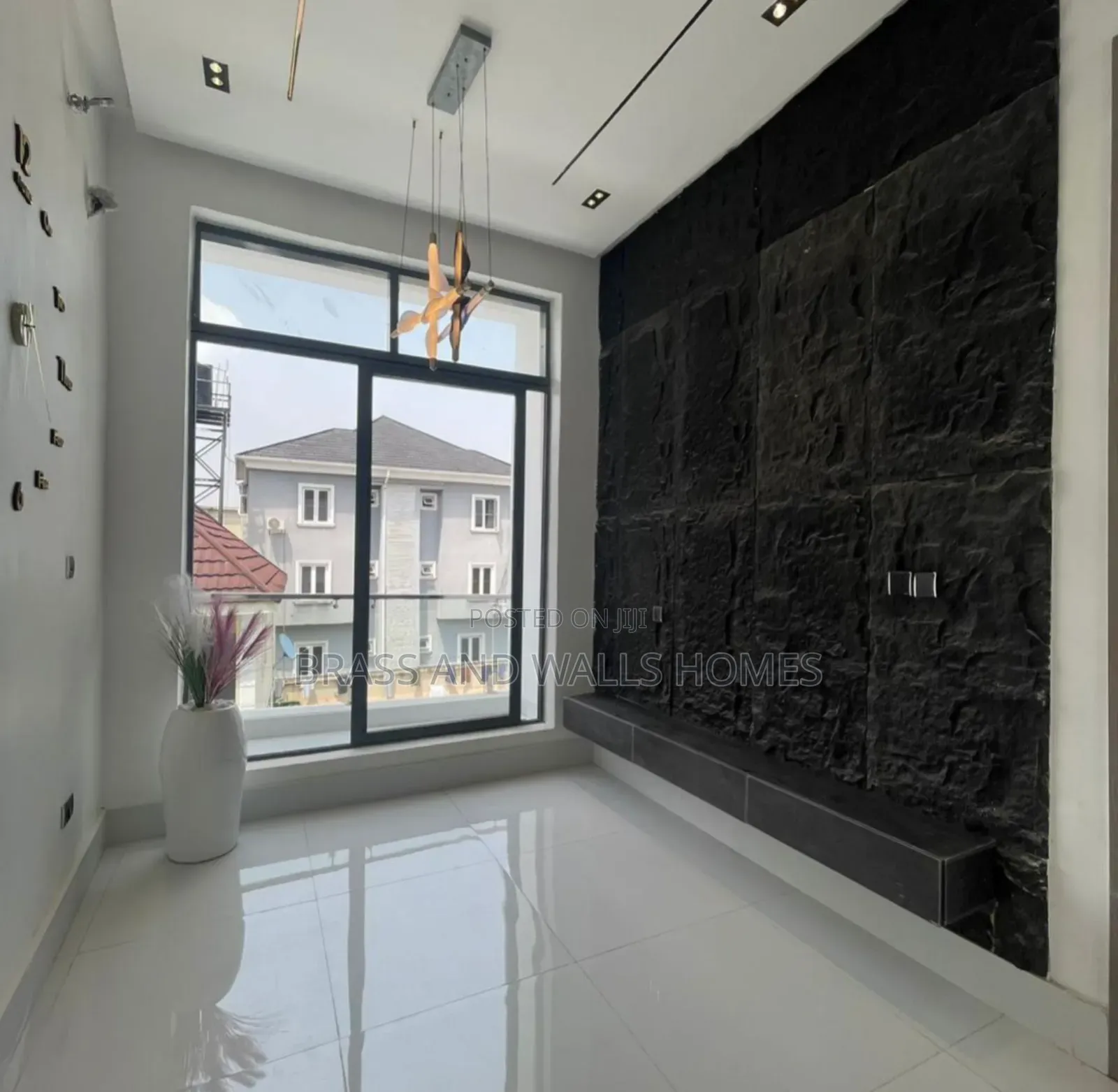Furnished 5bdrm Duplex in Chevron for sale