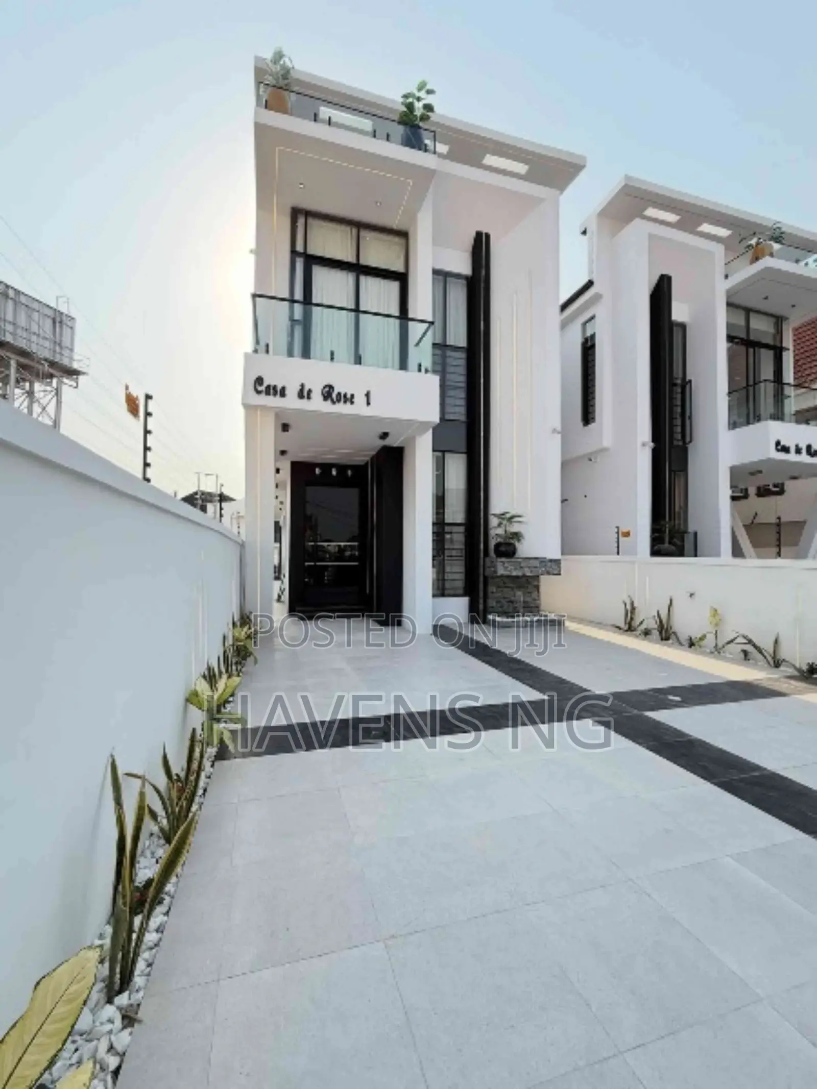 5bdrm Duplex in Ikota for sale