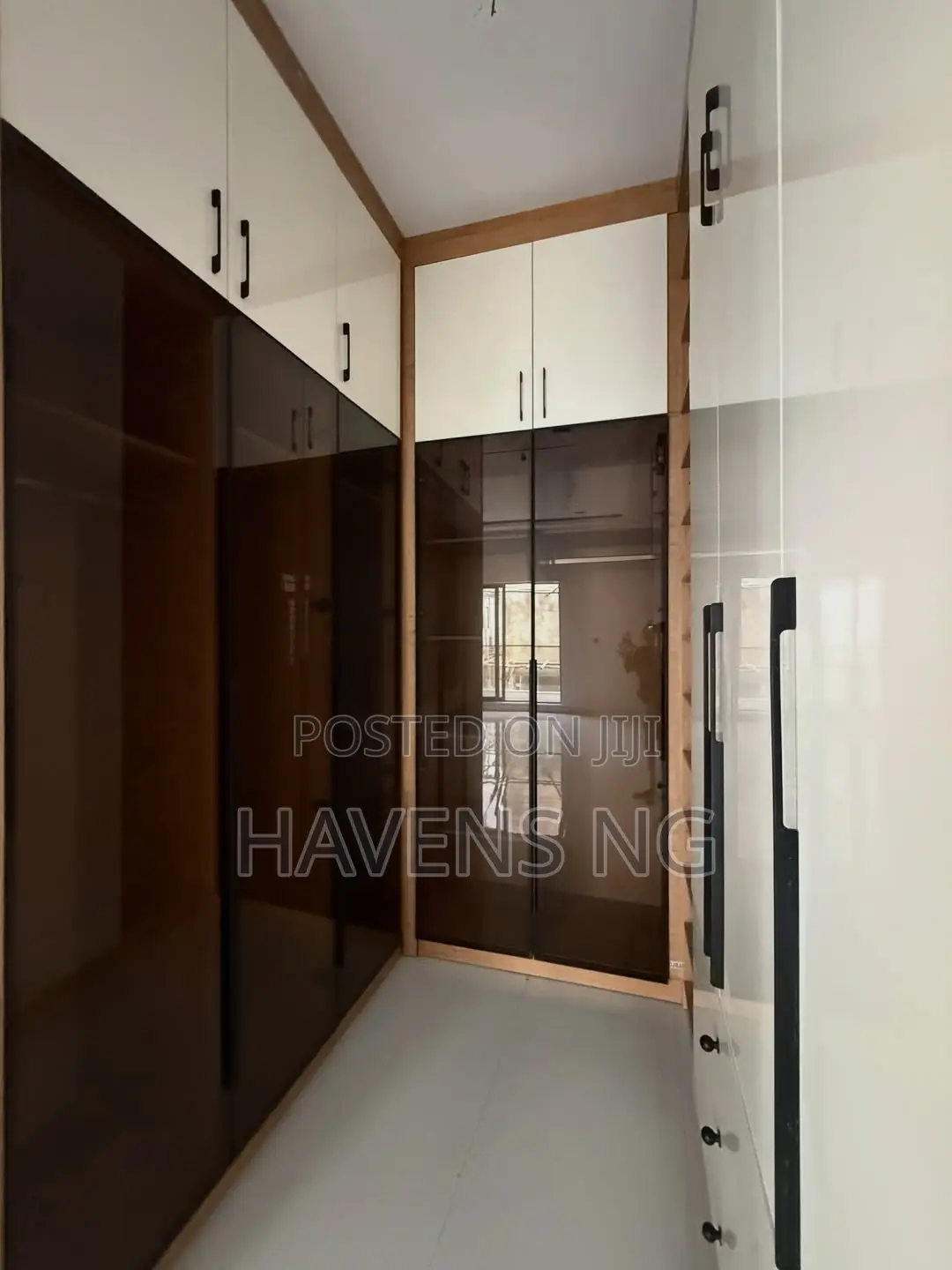 4bdrm Duplex in Ikota for sale
