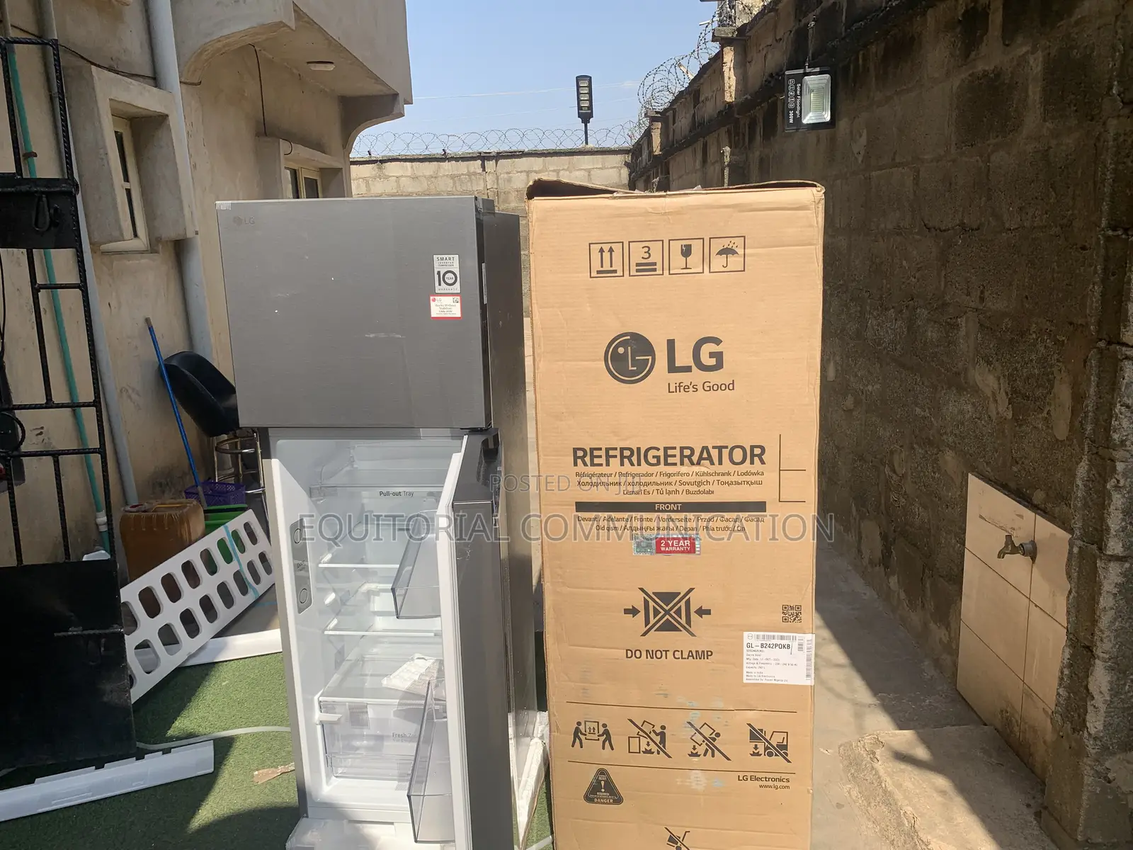 Lg Gl-B242pqkb Refrigerator With Flexible Storage Shelves