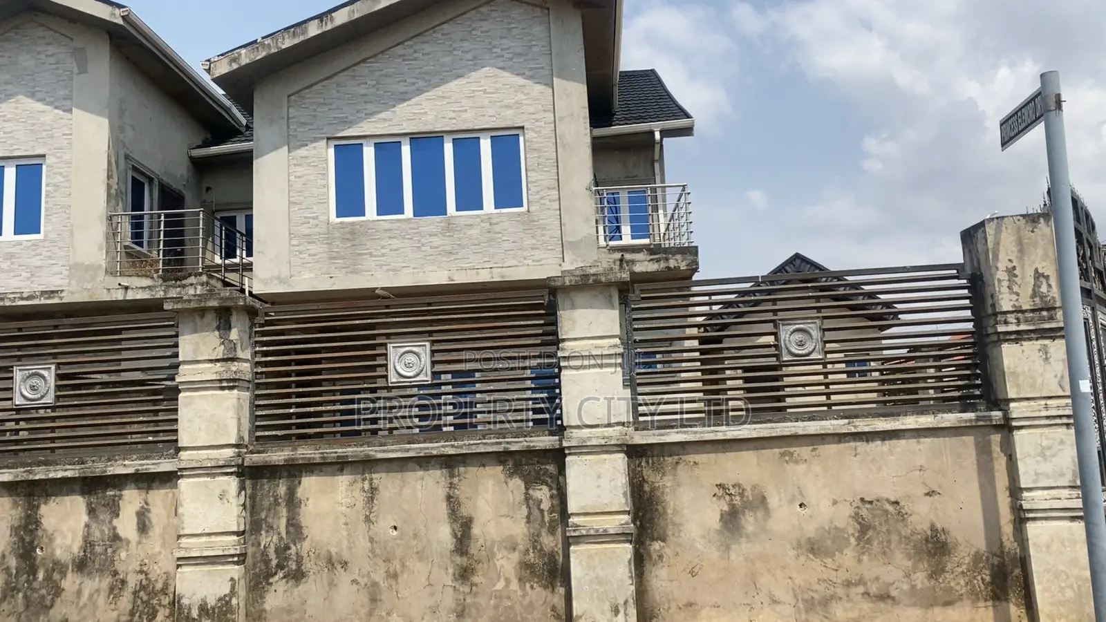 4bdrm Duplex in Valley View Estate, Ikorodu for sale