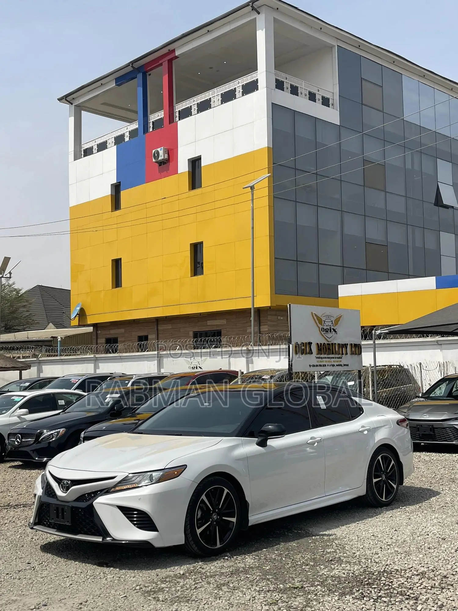 Toyota Camry XSE FWD (2.5L 4cyl 8AM) 2018 White