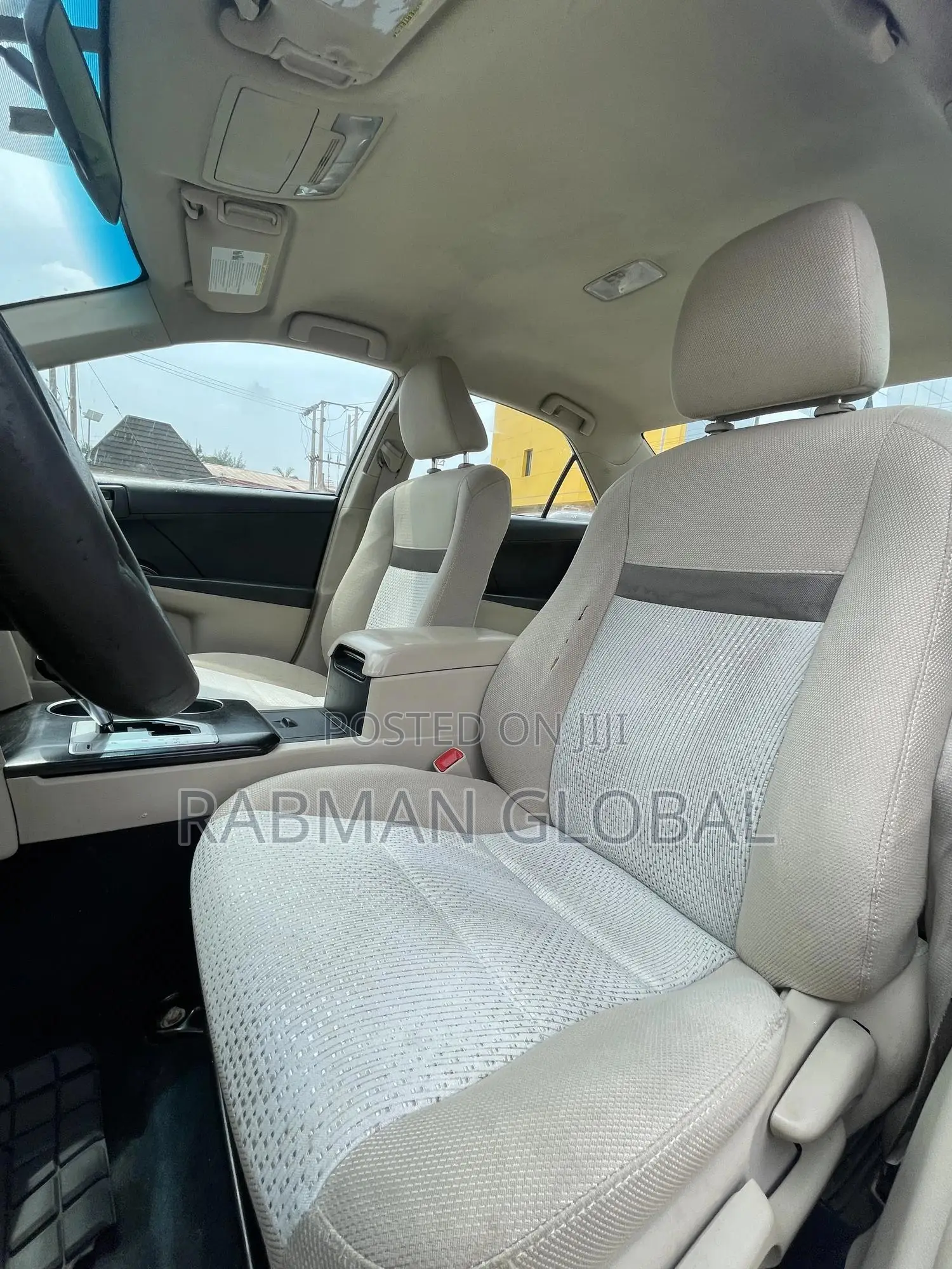 Toyota Camry LE 4dr Sedan (2.5L 4cyl 6A) 2012 Silver