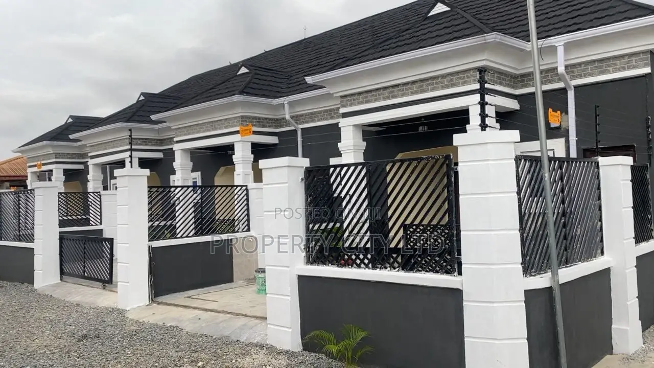 2bdrm Bungalow in Treasure Line, Ikorodu for sale