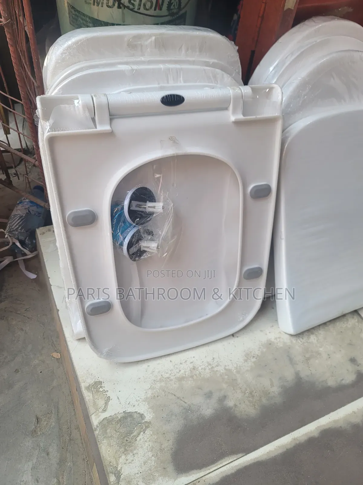 D-Shaped Heavy-Duty Soft-Close Toilet Seat