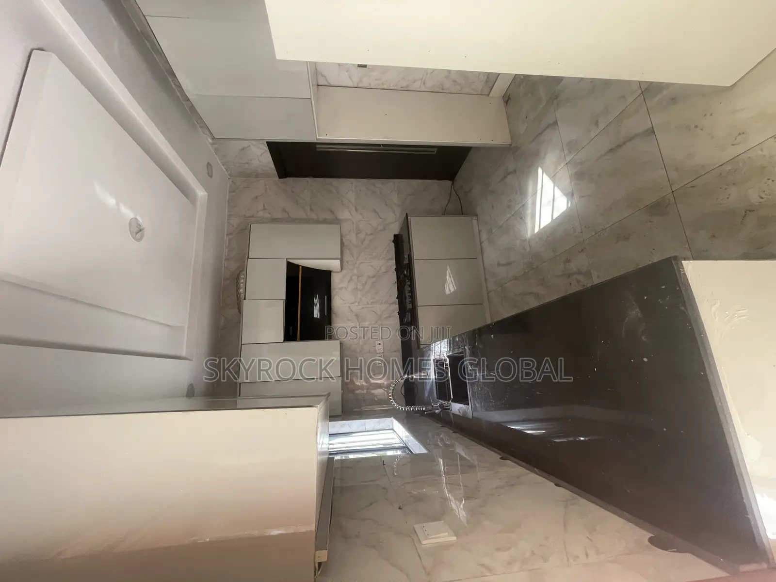 4bdrm Duplex in Jakande for rent