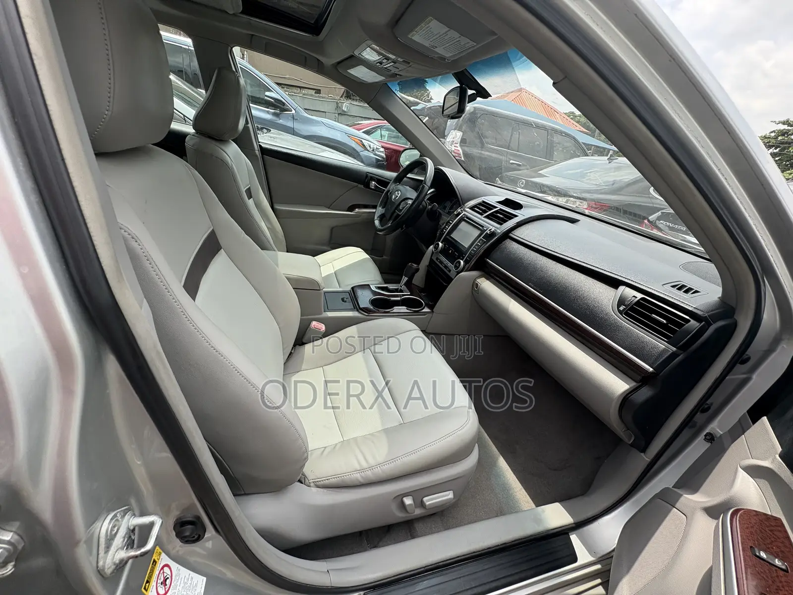 Toyota Camry XLE 4dr Sedan (2.5L 4cyl 6A) 2012 Silver