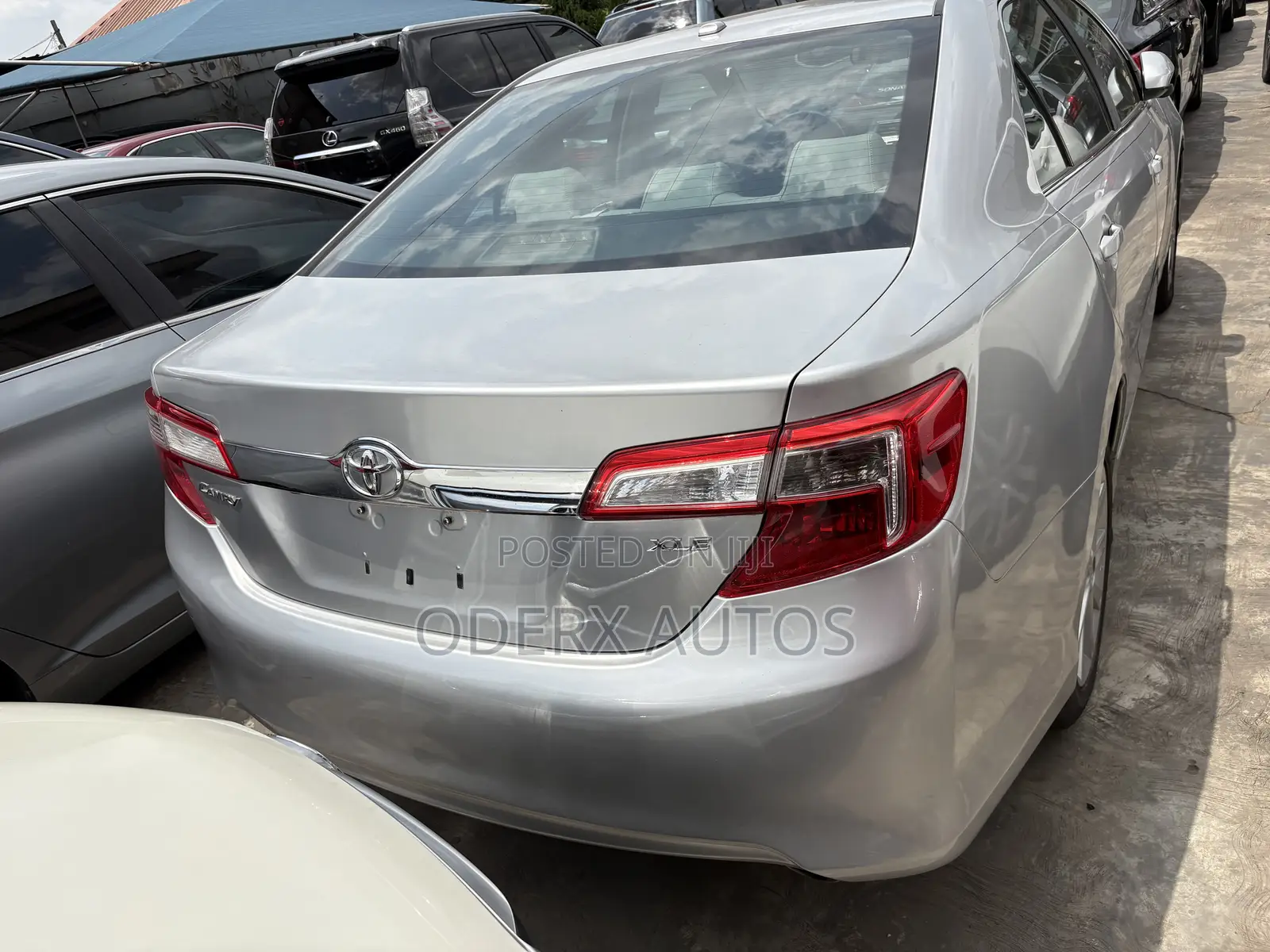 Toyota Camry XLE 4dr Sedan (2.5L 4cyl 6A) 2012 Silver