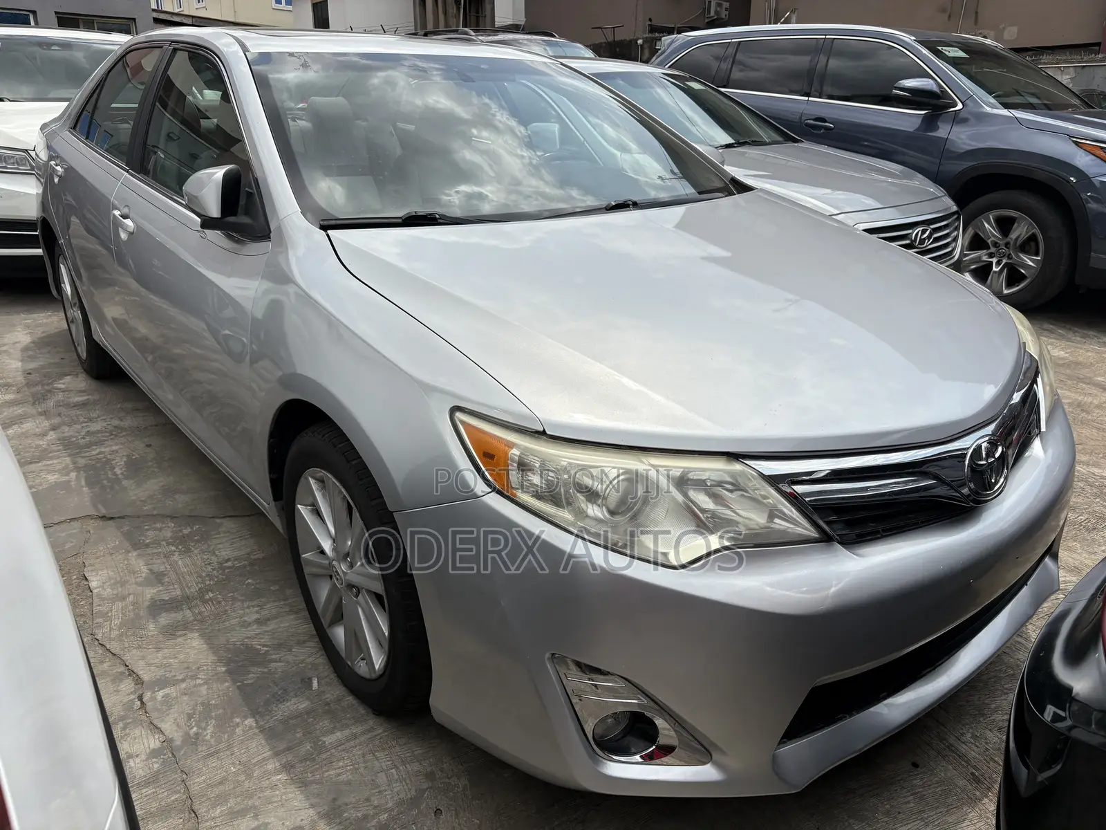 Toyota Camry XLE 4dr Sedan (2.5L 4cyl 6A) 2012 Silver