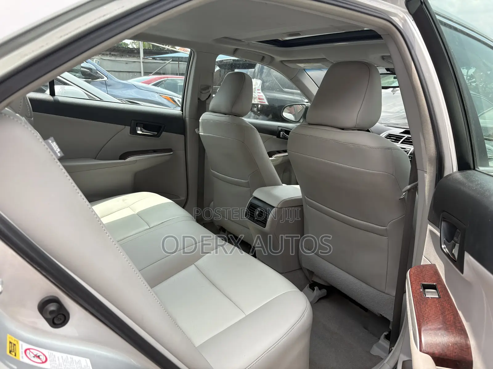 Toyota Camry XLE 4dr Sedan (2.5L 4cyl 6A) 2012 Silver