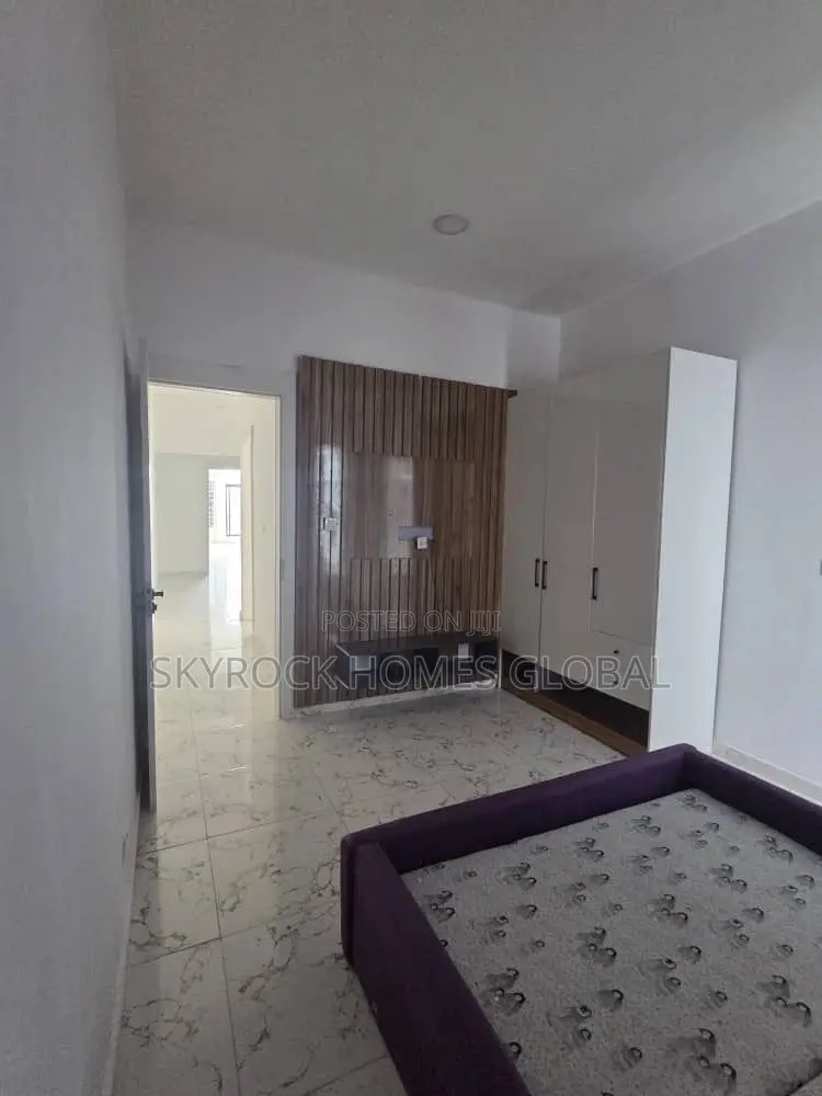 4bdrm Duplex in Chevron for rent