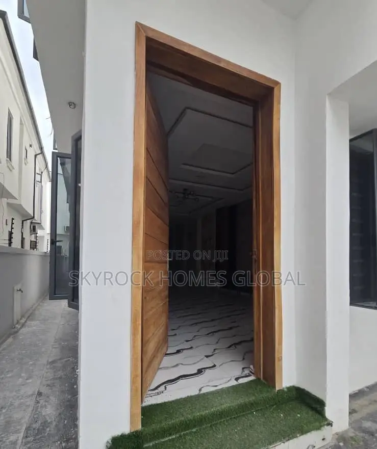 4bdrm Duplex in Chevron for rent