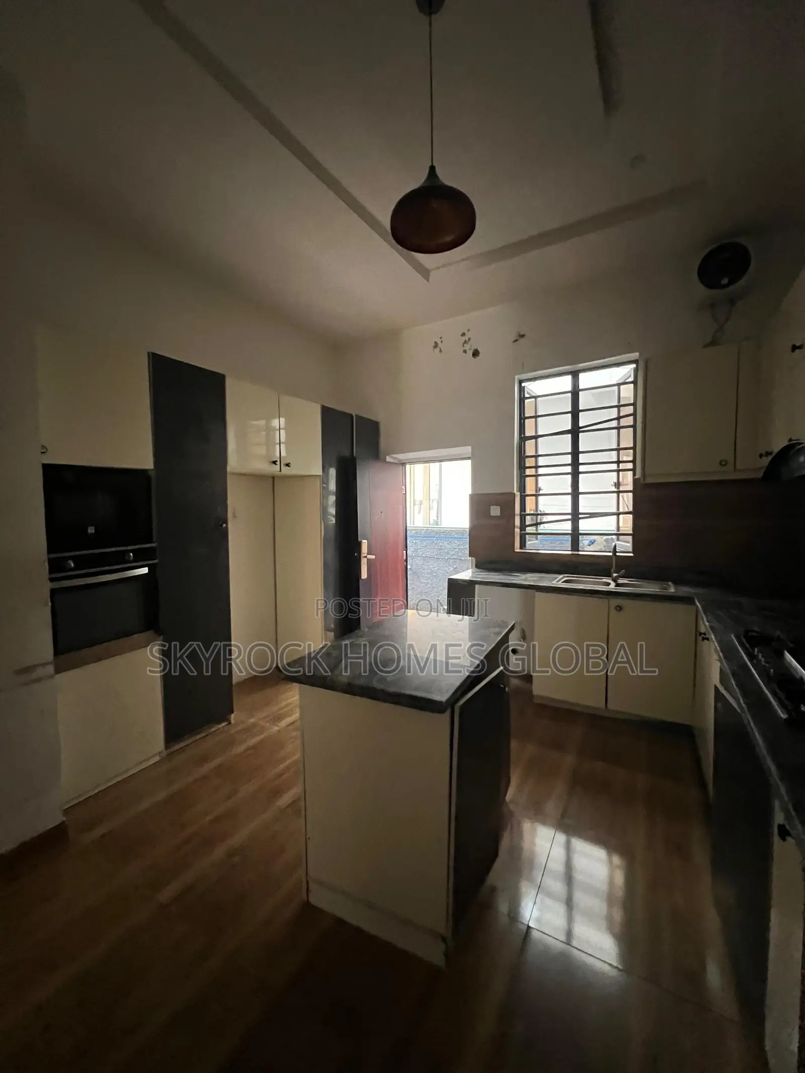 4bdrm Duplex in Chevron for rent