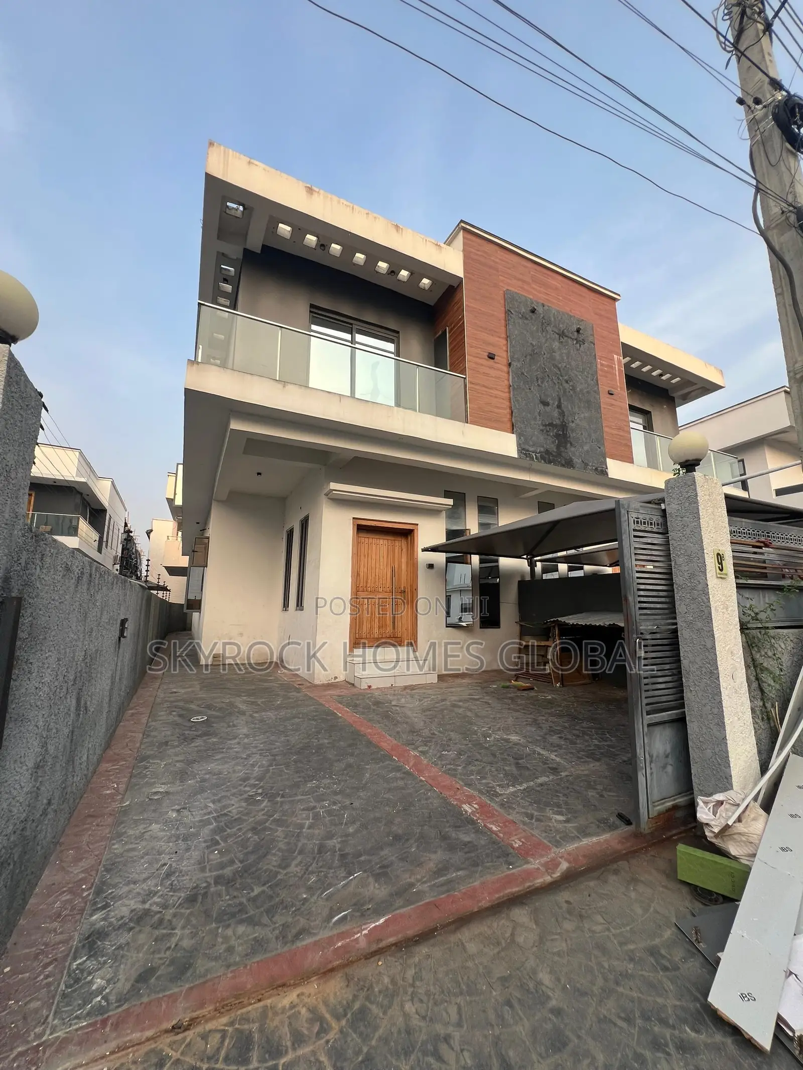 4bdrm Duplex in Chevron for rent