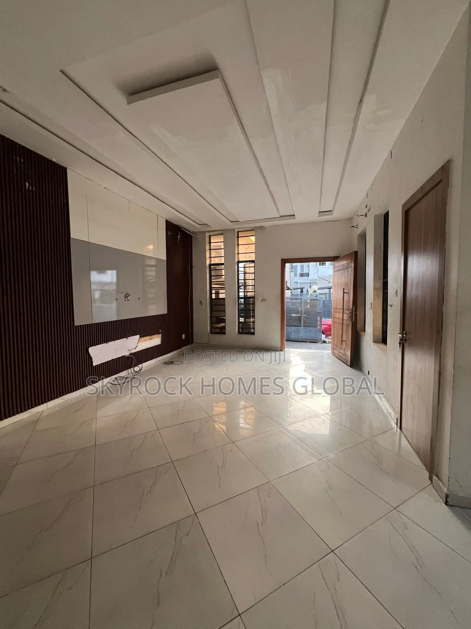 4bdrm Duplex in Chevron for rent