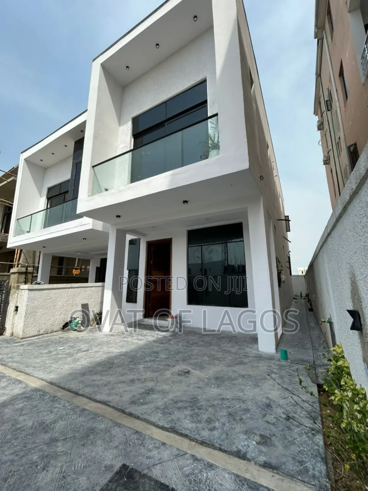 4bdrm Duplex in Ikota for sale