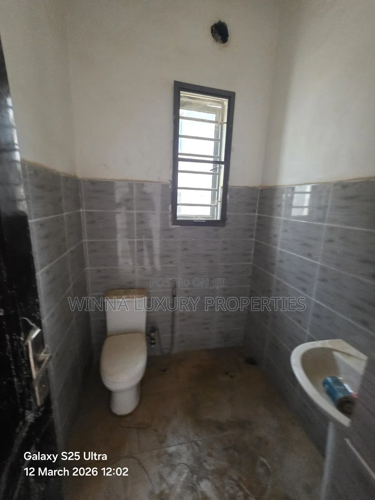 4bdrm Duplex in Gold City Estate, Lugbe District for rent