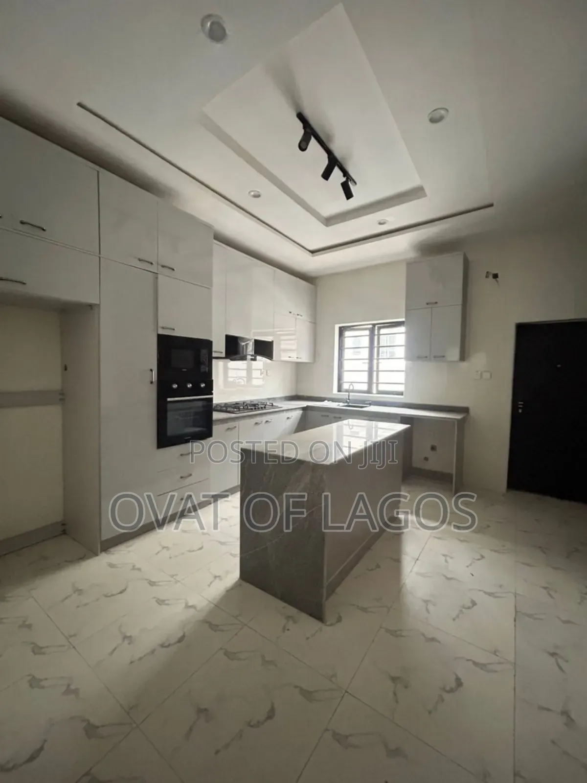 5bdrm Duplex in Ikota for sale