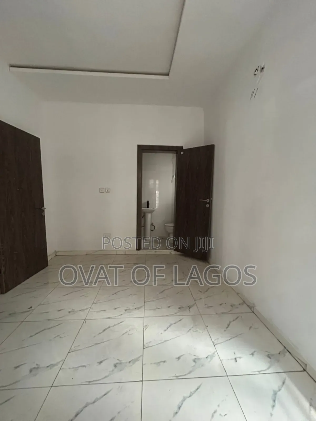 5bdrm Duplex in Ikota for sale