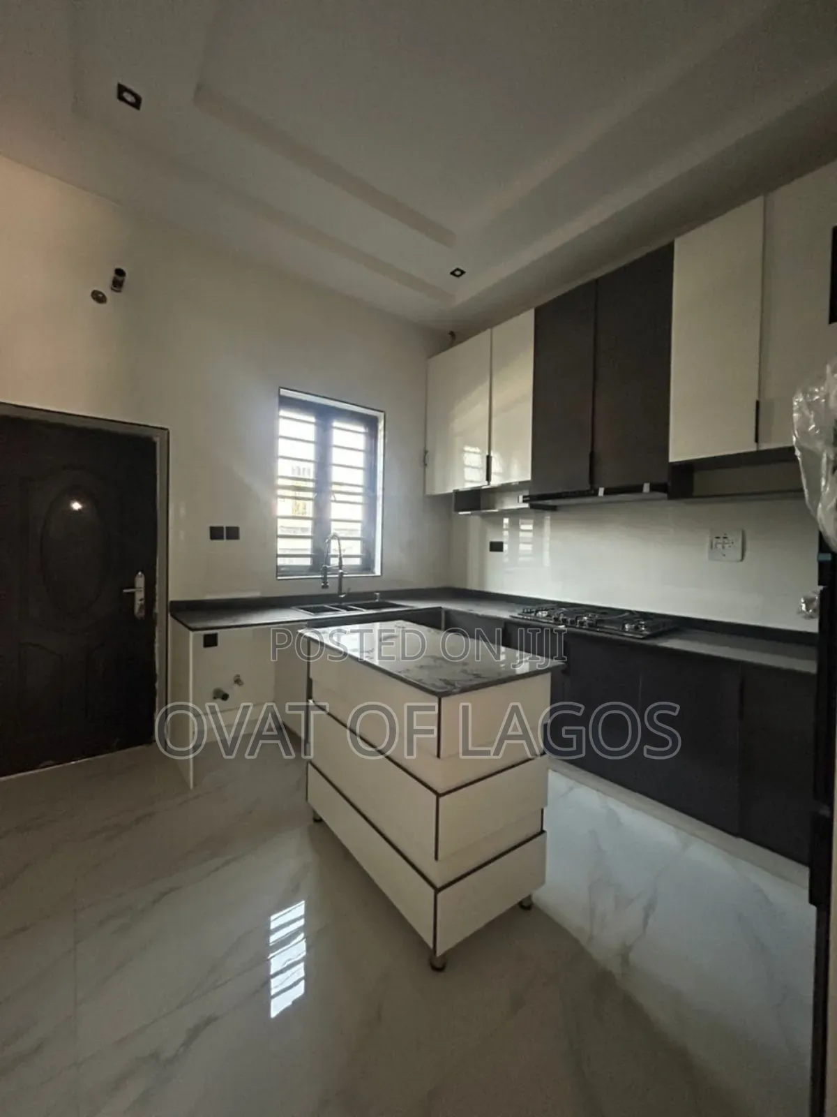 4bdrm Duplex in Ikota for sale