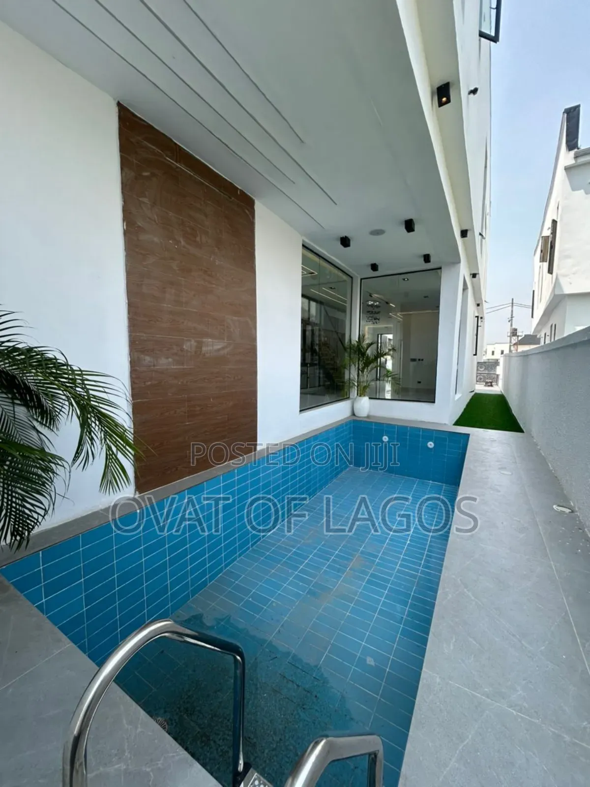 5bdrm Duplex in Ikota for sale