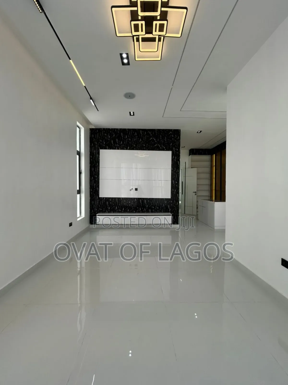 5bdrm Duplex in Ikota for sale