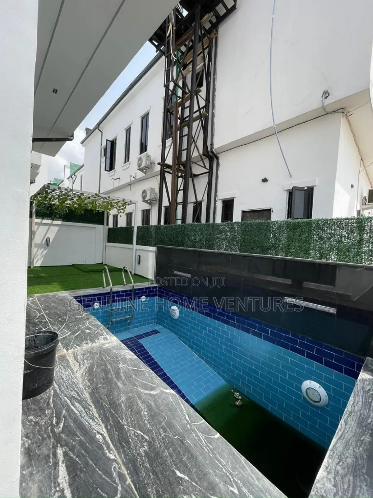 5bdrm Duplex in Orchid, Chevron for sale