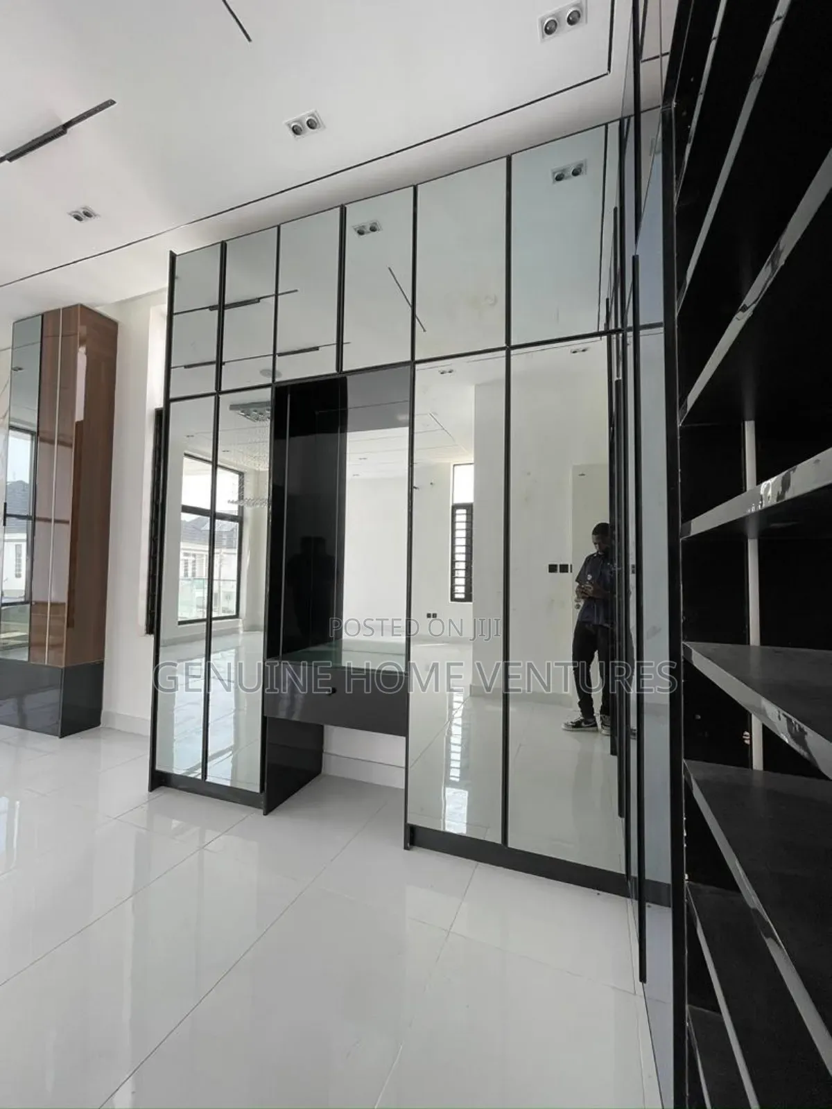 5bdrm Duplex in Orchid, Chevron for sale