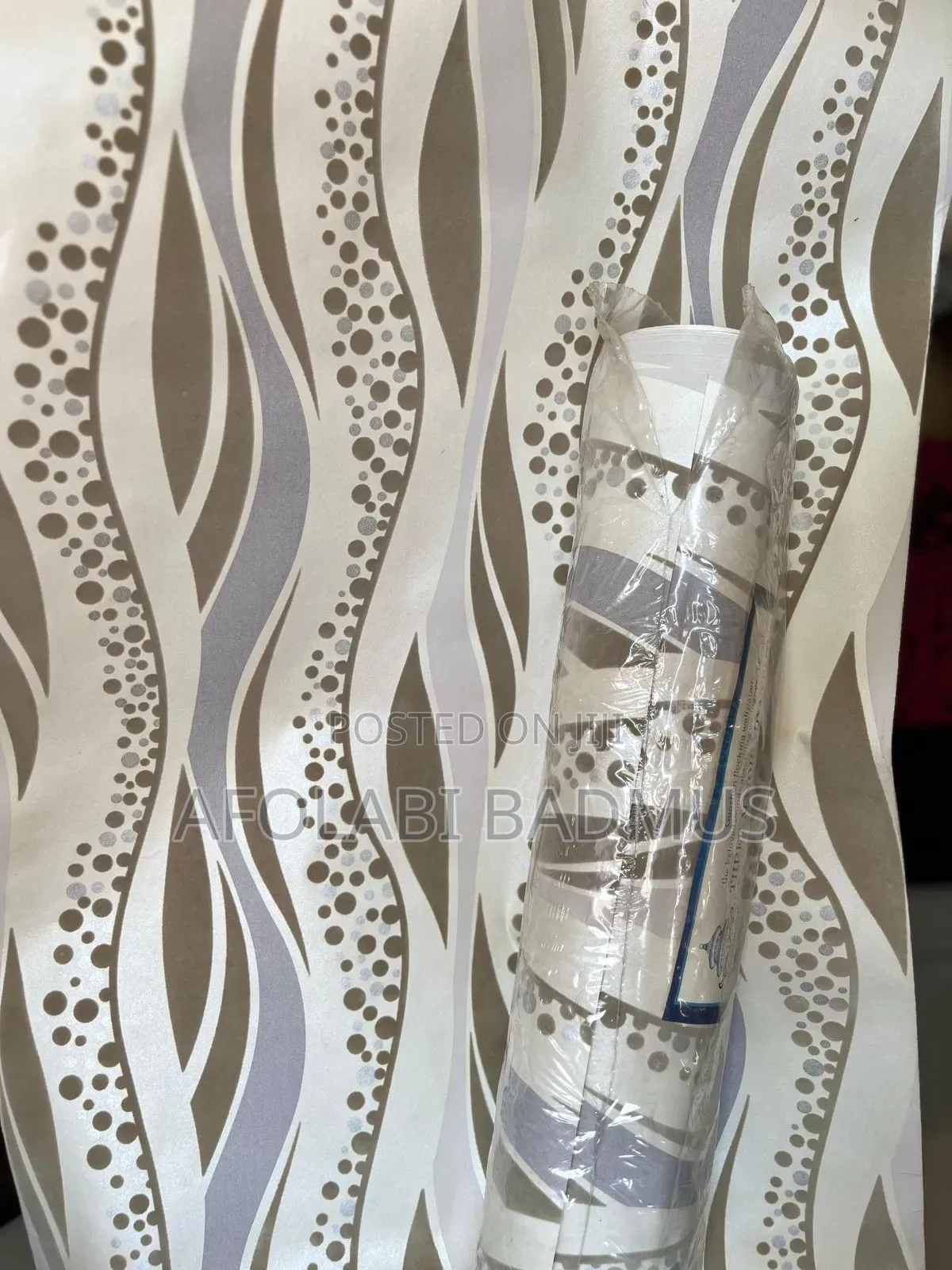 Wallpaper With Beige Touch